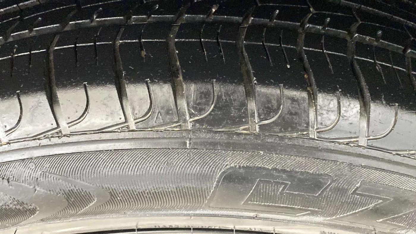 2020 Mahindra XUV300 W6 1.5 DIESEL AMT, Diesel, Automatic, 43,057 km, Left Front Tyre Tread