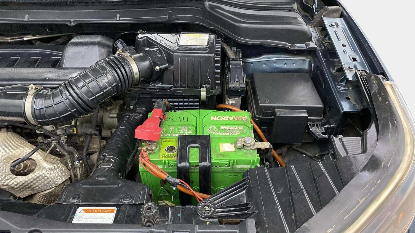 2020 Mahindra XUV300 W6 1.5 DIESEL AMT, Diesel, Automatic, 43,057 km, Engine View - Left