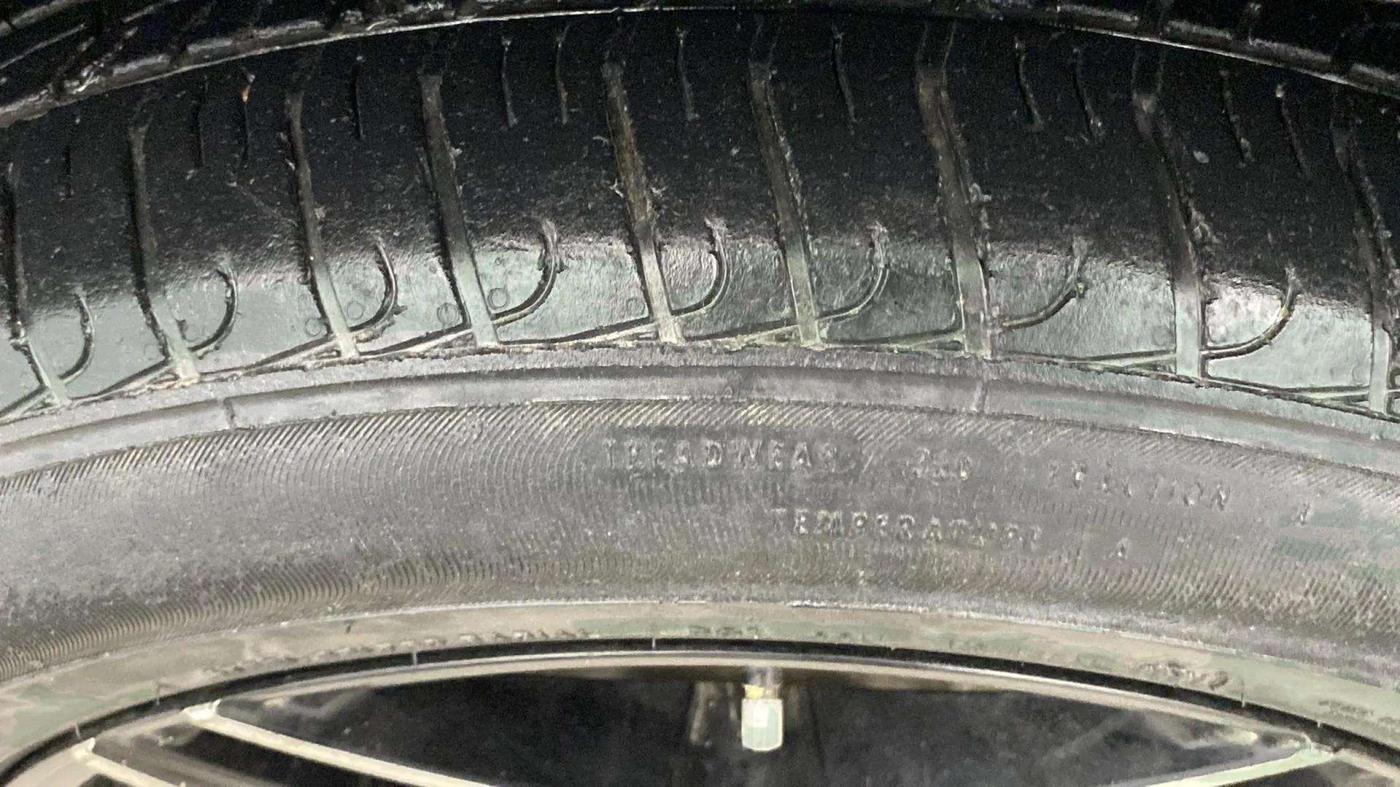 2020 Mahindra XUV300 W6 1.5 DIESEL AMT, Diesel, Automatic, 43,057 km, Left Rear Tyre Tread