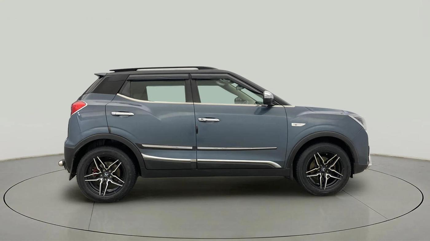 2020 Mahindra XUV300 W6 1.5 DIESEL AMT, Diesel, Automatic, 43,057 km, Right Side View