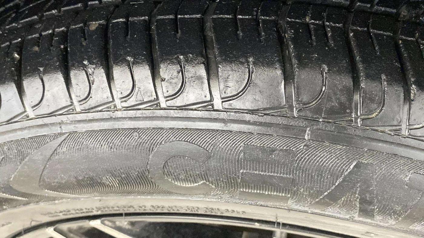 2020 Mahindra XUV300 W6 1.5 DIESEL AMT, Diesel, Automatic, 43,057 km, Right Front Tyre Tread