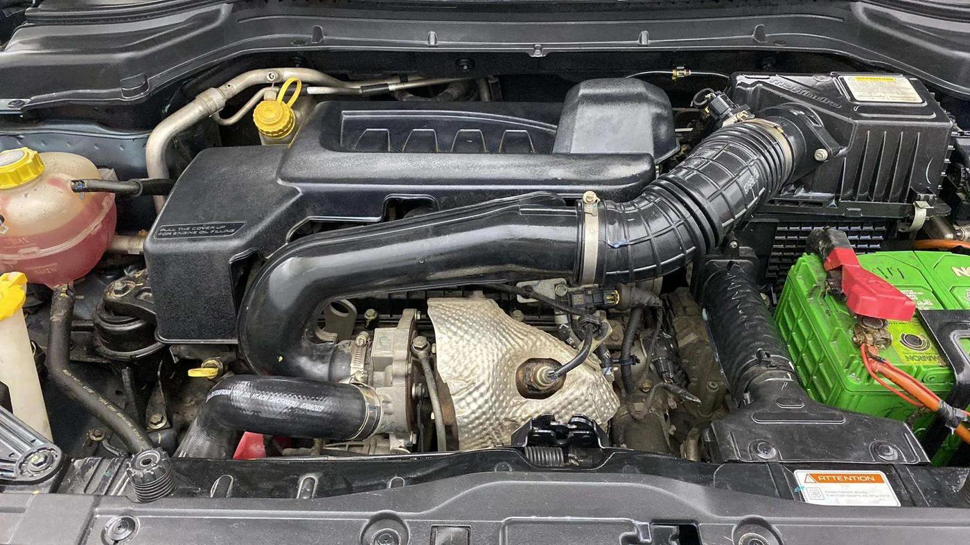 2020 Mahindra XUV300 W6 1.5 DIESEL AMT, Diesel, Automatic, 43,057 km, Engine View