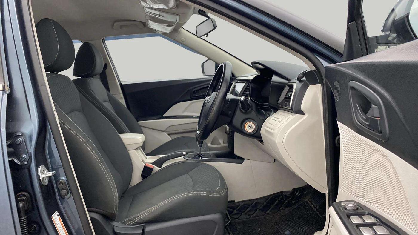 2020 Mahindra XUV300 W6 1.5 DIESEL AMT, Diesel, Automatic, 43,057 km, Right Side Front Door Cabin