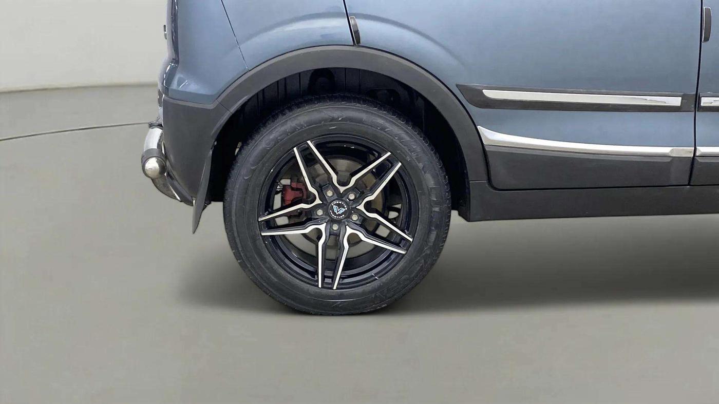 2020 Mahindra XUV300 W6 1.5 DIESEL AMT, Diesel, Automatic, 43,057 km, Right Rear Wheel
