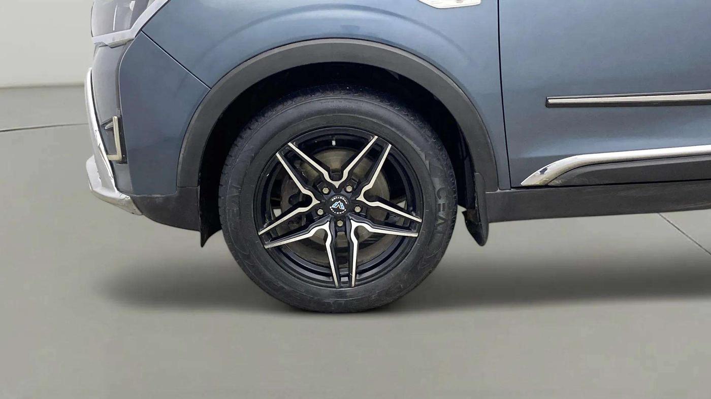 2020 Mahindra XUV300 W6 1.5 DIESEL AMT, Diesel, Automatic, 43,057 km, Left Front Wheel