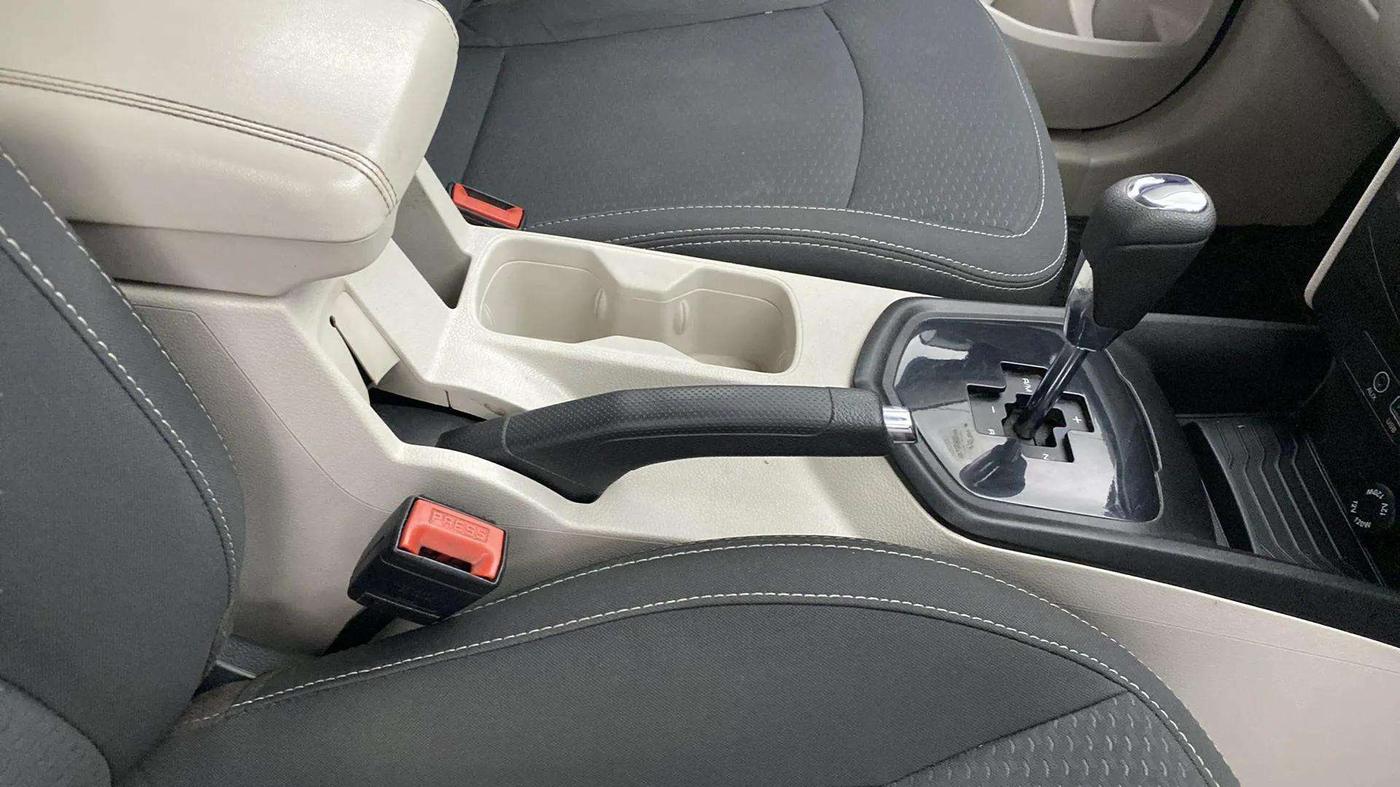 2020 Mahindra XUV300 W6 1.5 DIESEL AMT, Diesel, Automatic, 43,057 km, Gear Lever