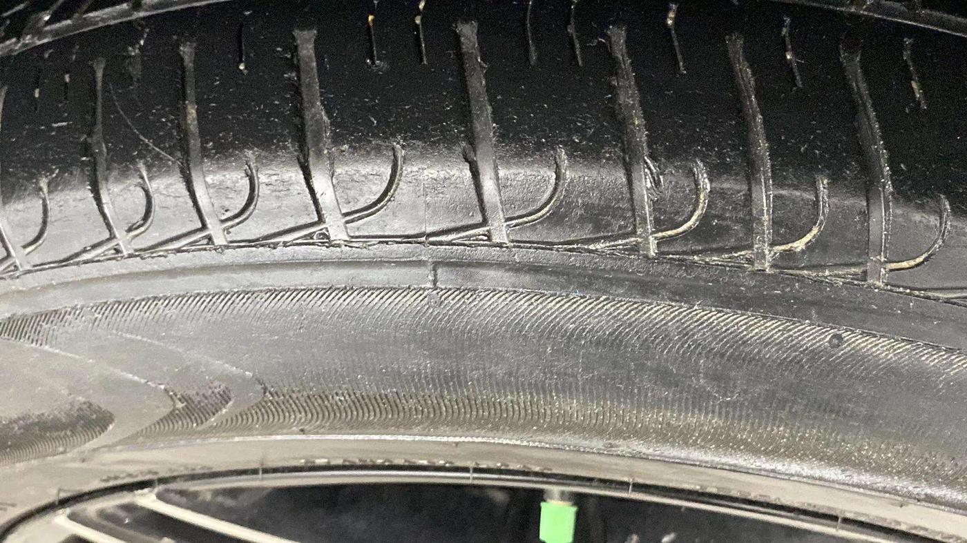 2020 Mahindra XUV300 W6 1.5 DIESEL AMT, Diesel, Automatic, 43,057 km, Right Rear Tyre Tread