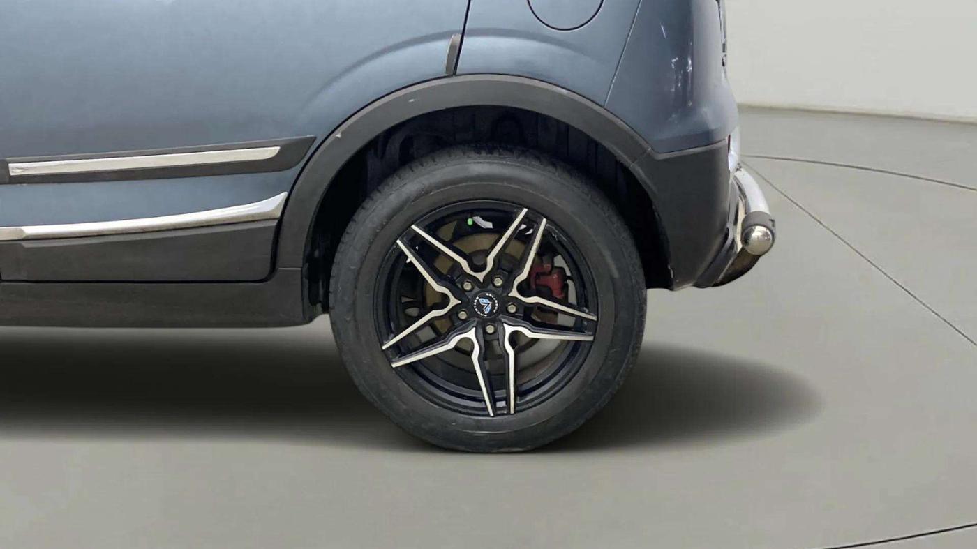 2020 Mahindra XUV300 W6 1.5 DIESEL AMT, Diesel, Automatic, 43,057 km, Left Rear Wheel