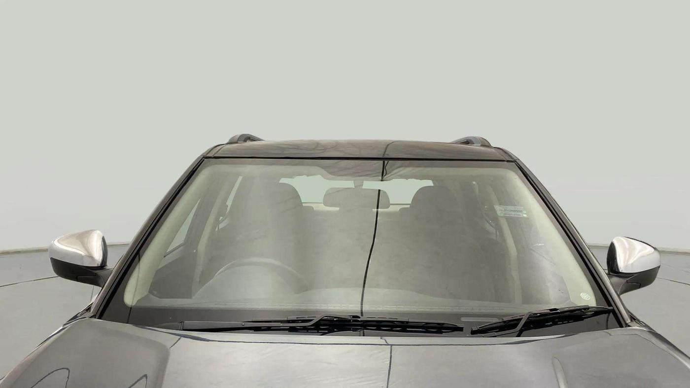 2020 Mahindra XUV300 W6 1.5 DIESEL AMT, Diesel, Automatic, 43,057 km, Front Windshield