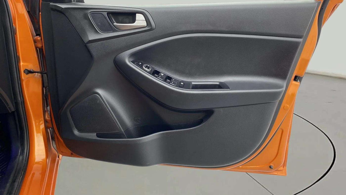 2019 Hyundai Elite i20 SPORTZ PLUS 1.2 DUAL TONE, Petrol, Manual, 39,946 km, Driver Side Door Panels Control
