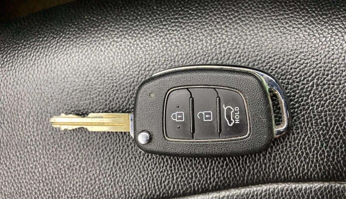 2019 Hyundai Elite i20 SPORTZ PLUS 1.2 DUAL TONE, Petrol, Manual, 39,900 km, Key Close Up