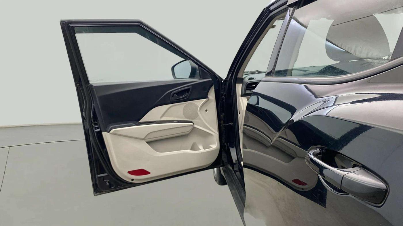 2022 Mahindra XUV300 W4 1.2 PETROL, Petrol, Manual, 16,923 km, LHS Front Door