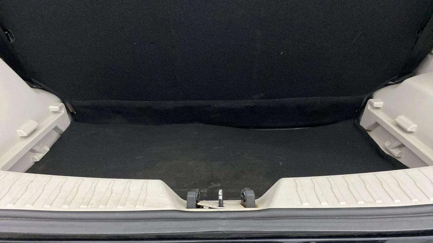 2022 Mahindra XUV300 W4 1.2 PETROL, Petrol, Manual, 16,923 km, Boot Open Zoomed View