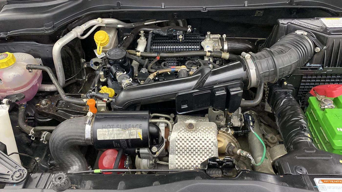 2022 Mahindra XUV300 W4 1.2 PETROL, Petrol, Manual, 16,923 km, Engine View