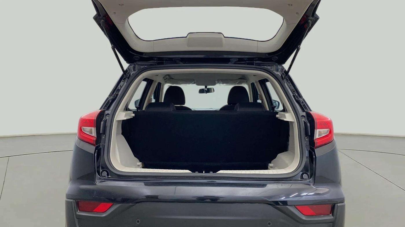 2022 Mahindra XUV300 W4 1.2 PETROL, Petrol, Manual, 16,923 km, Boot Inside