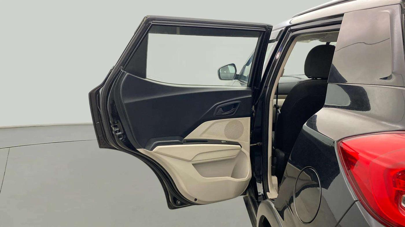 2022 Mahindra XUV300 W4 1.2 PETROL, Petrol, Manual, 16,923 km, LHS Rear Door
