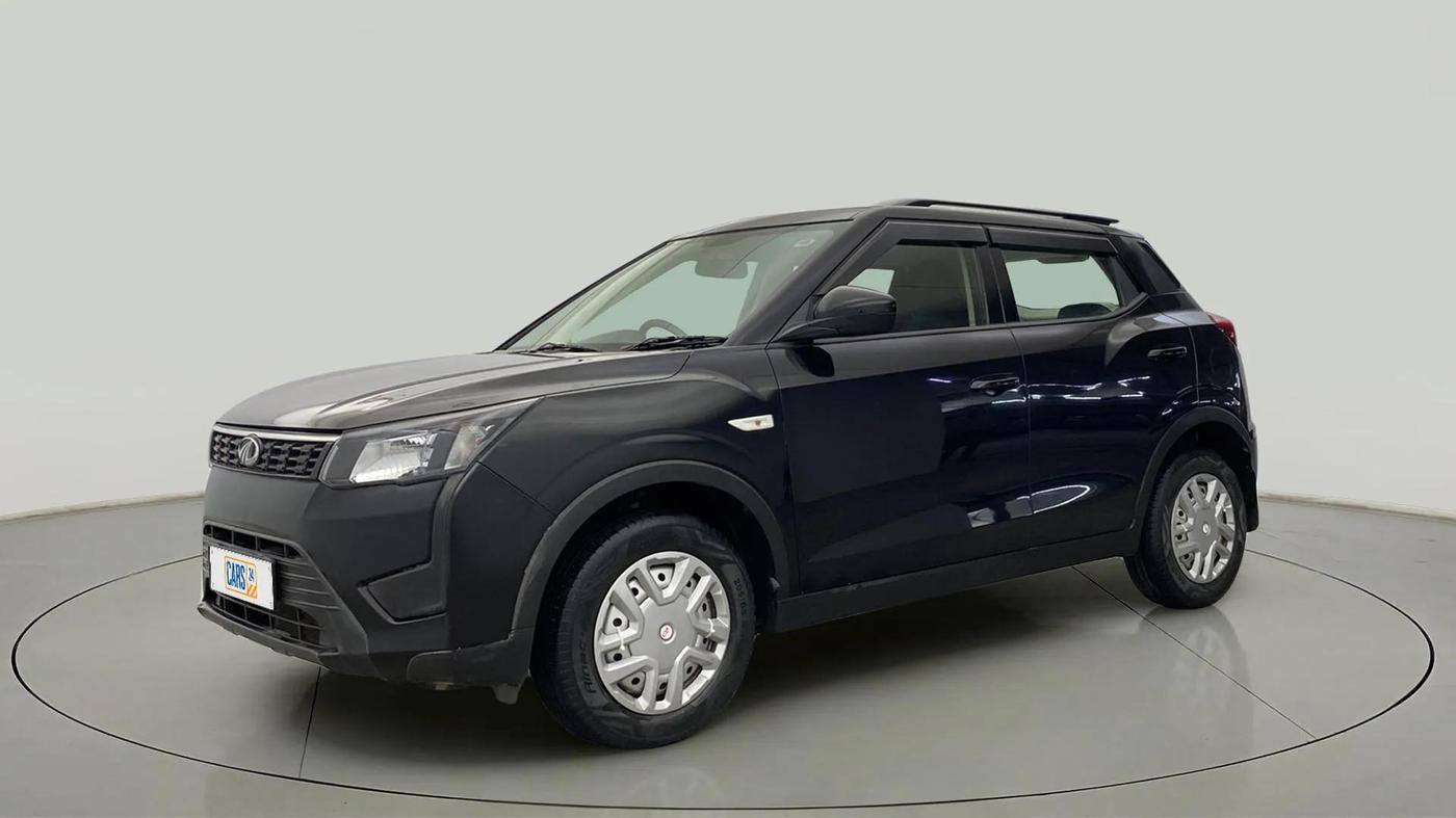 2022 Mahindra XUV300 W4 1.2 PETROL, Petrol, Manual, 16,923 km, Left Front Diagonal