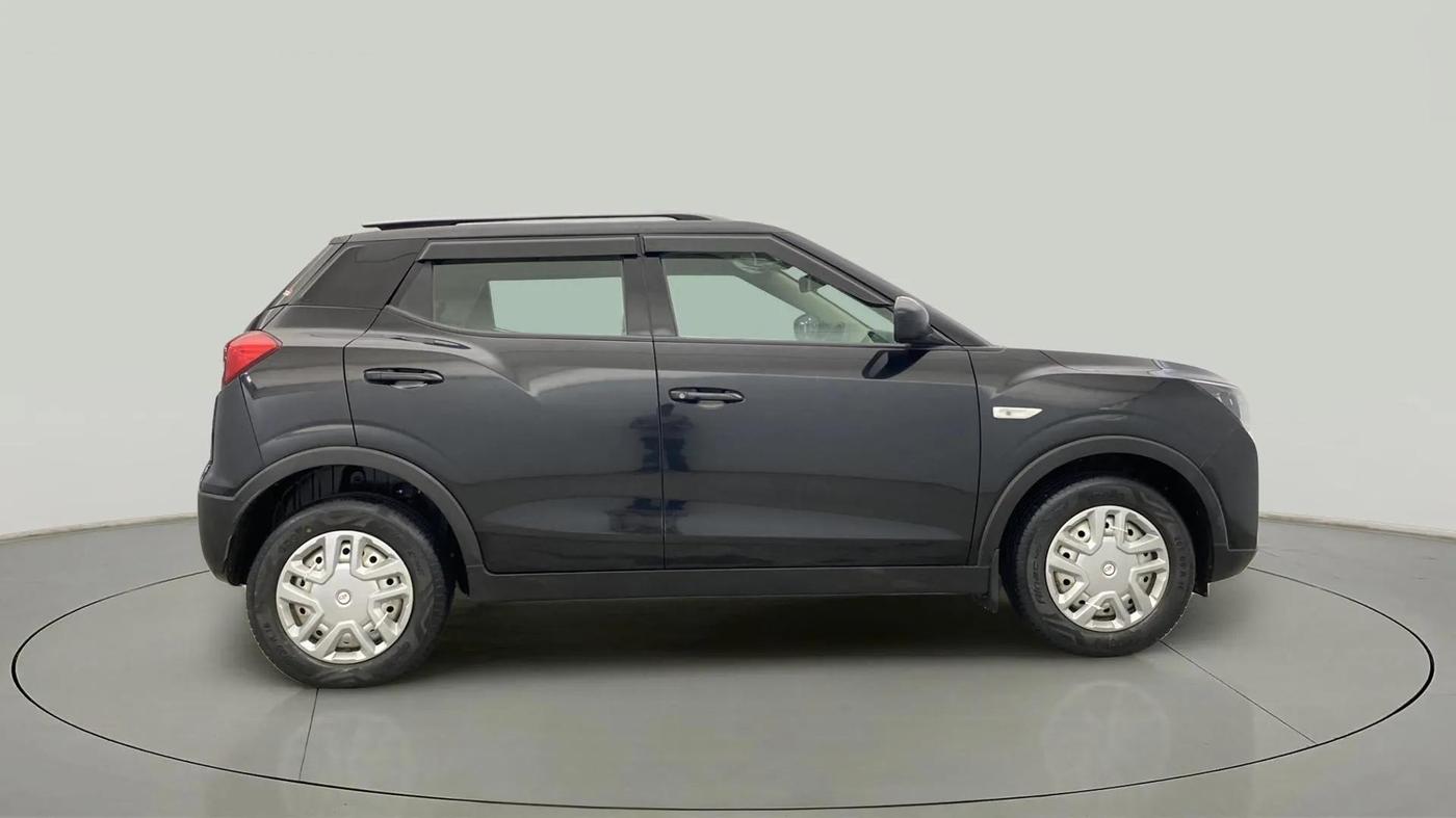 2022 Mahindra XUV300 W4 1.2 PETROL, Petrol, Manual, 16,923 km, Right Side View