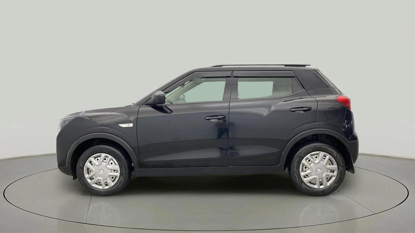 2022 Mahindra XUV300 W4 1.2 PETROL, Petrol, Manual, 16,923 km, Left Side