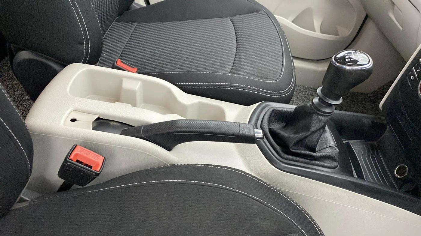 2022 Mahindra XUV300 W4 1.2 PETROL, Petrol, Manual, 16,923 km, Gear Lever