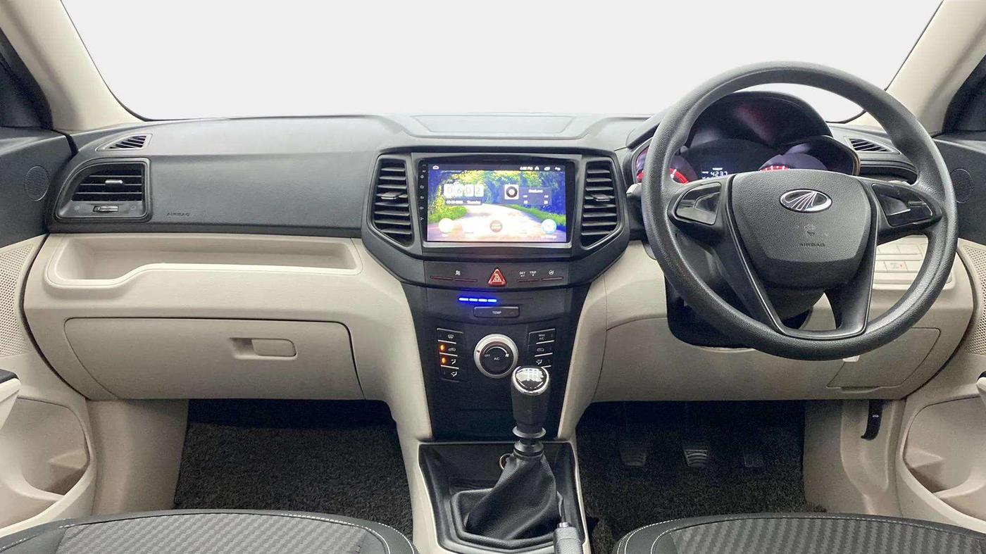 2022 Mahindra XUV300 W4 1.2 PETROL, Petrol, Manual, 16,923 km, Dashboard