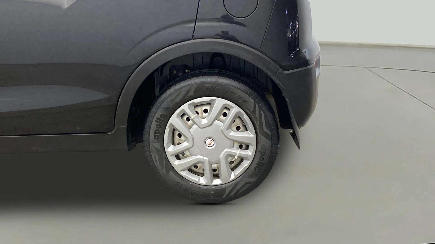 2022 Mahindra XUV300 W4 1.2 PETROL, Petrol, Manual, 16,923 km, Left Rear Wheel