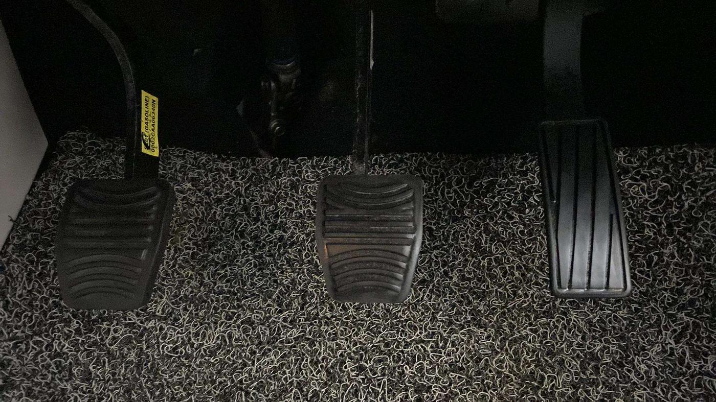 2022 Mahindra XUV300 W4 1.2 PETROL, Petrol, Manual, 16,923 km, Pedals