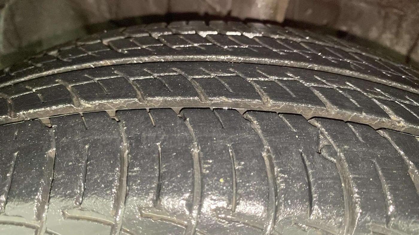 2015 Honda Amaze 1.2L I-VTEC S, Petrol, Manual, 9,360 km, Left Front Tyre Tread