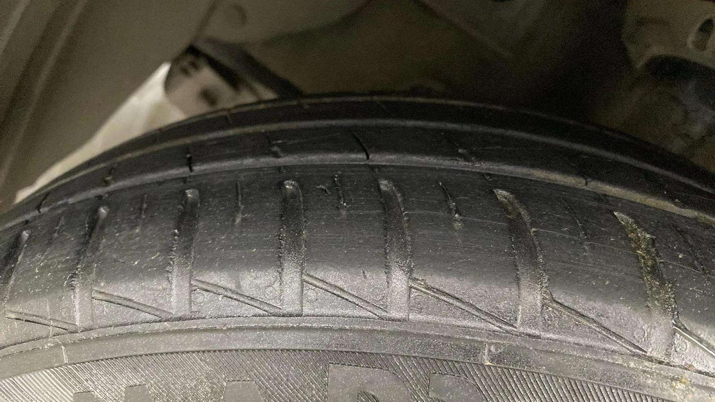 2021 Hyundai GRAND I10 NIOS SPORTZ AMT 1.2 KAPPA VTVT, Petrol, Automatic, 30,797 km, Left Front Tyre Tread