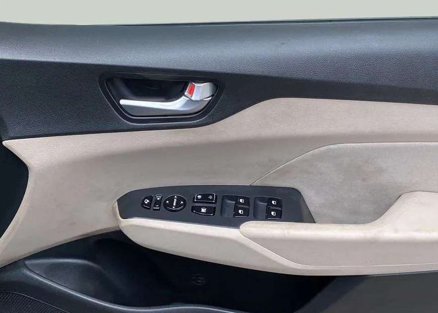 2018 Hyundai Verna 1.6 VTVT SX, Petrol, Manual, 46,324 km, Driver Side Door Panels Control