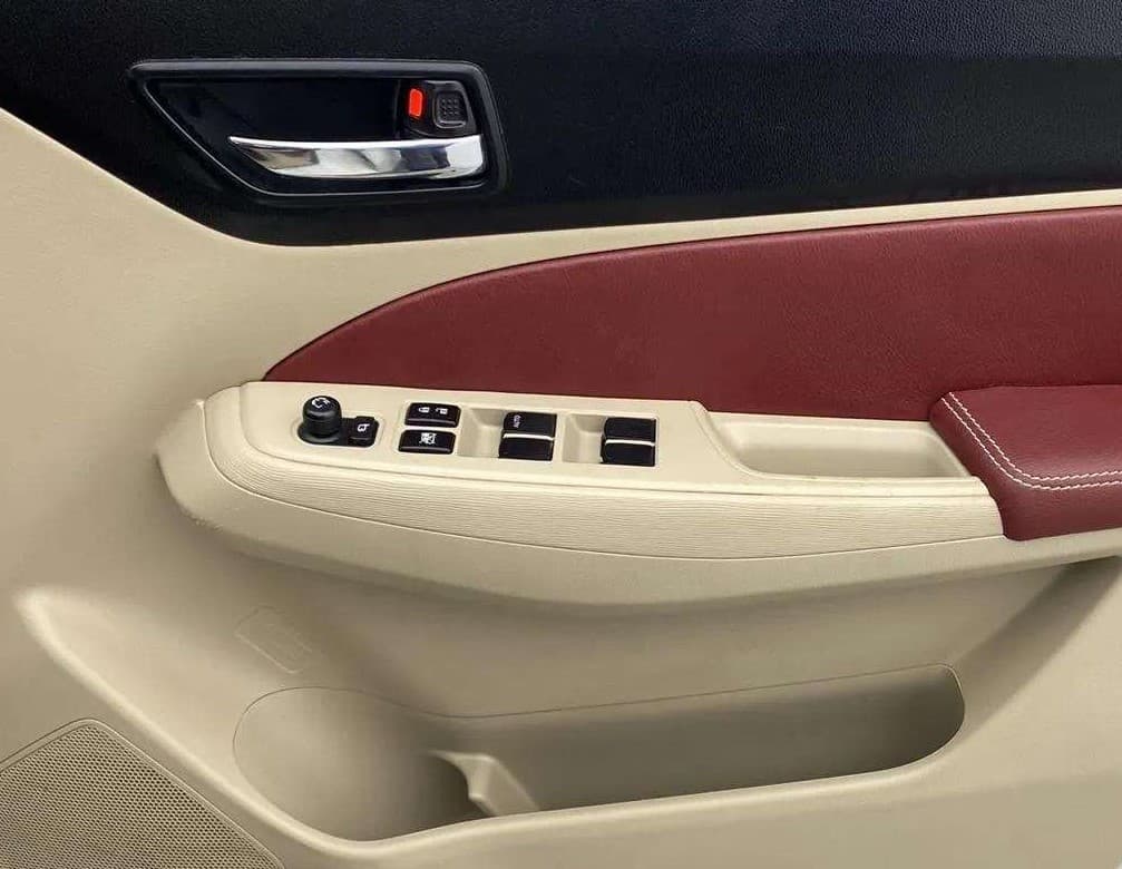 2020 Maruti Dzire VXI, Petrol, Manual, 28,595 km, Driver Side Door Panels Control