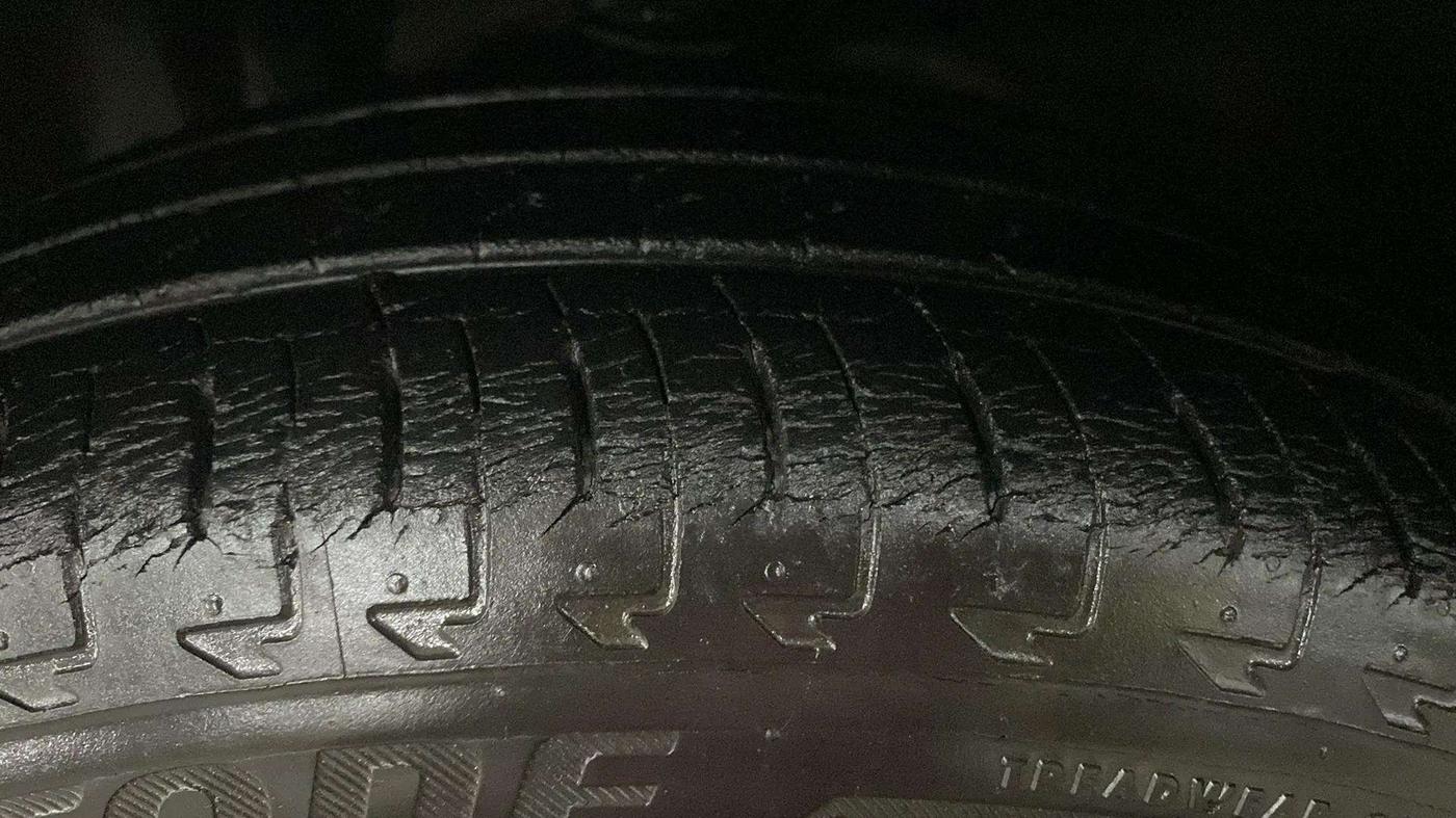 2017 Maruti IGNIS ZETA 1.2 AMT, Petrol, Automatic, 36,948 km, Left Front Tyre Tread