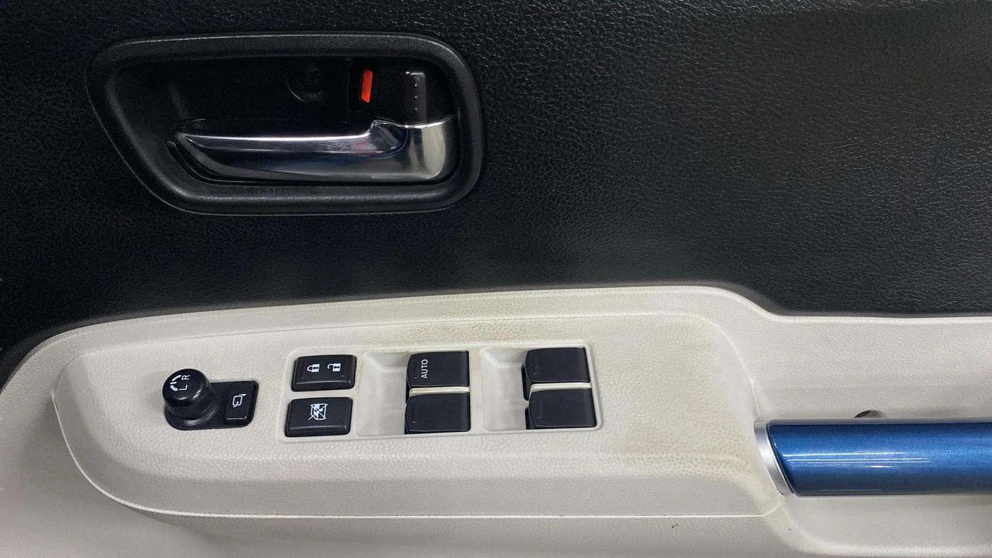 2017 Maruti IGNIS ZETA 1.2 AMT, Petrol, Automatic, 36,948 km, Driver Side Door Panels Control