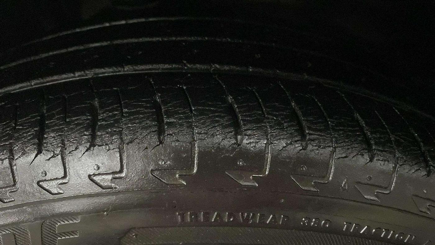 2017 Maruti IGNIS ZETA 1.2 AMT, Petrol, Automatic, 36,948 km, Right Front Tyre Tread