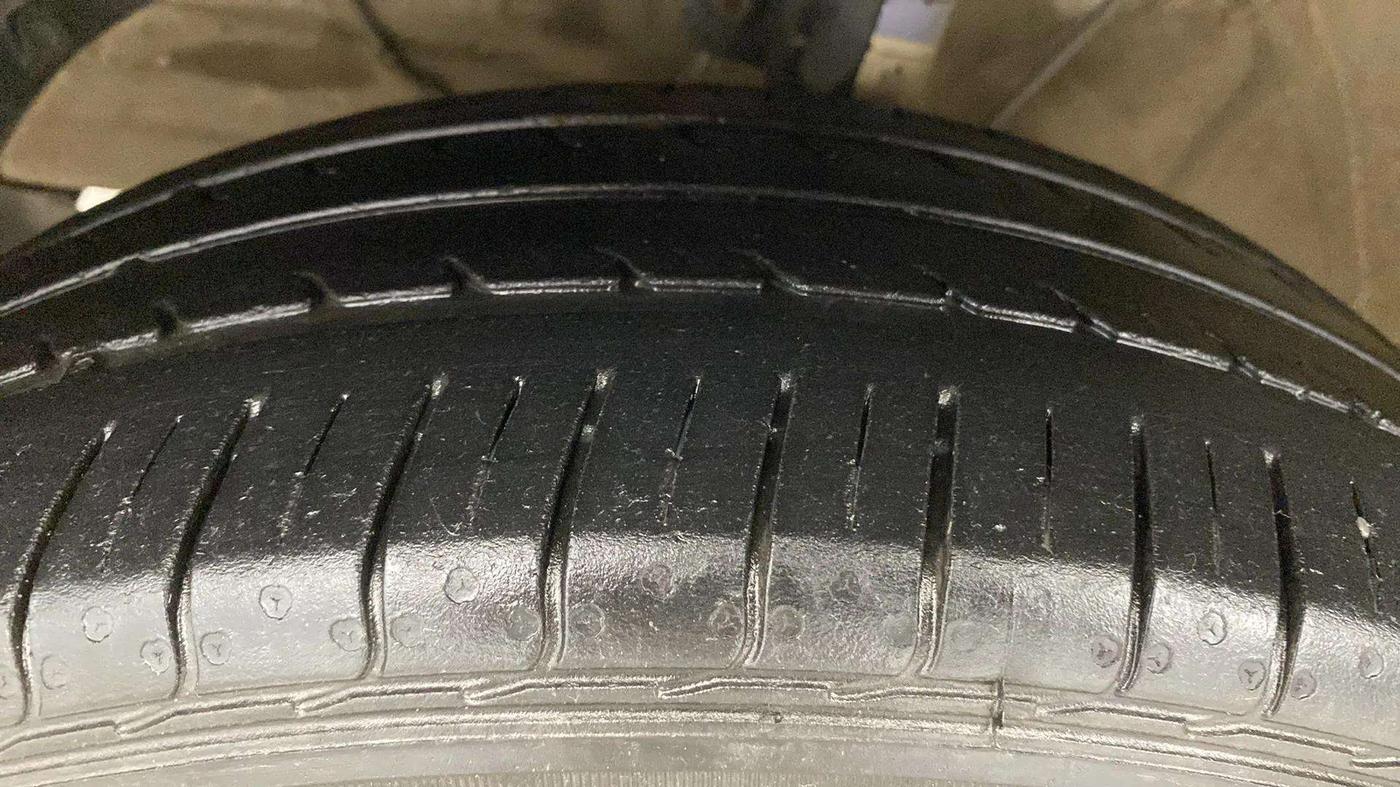 2018 Maruti Swift ZXI, Petrol, Manual, 56,447 km, Left Front Tyre Tread
