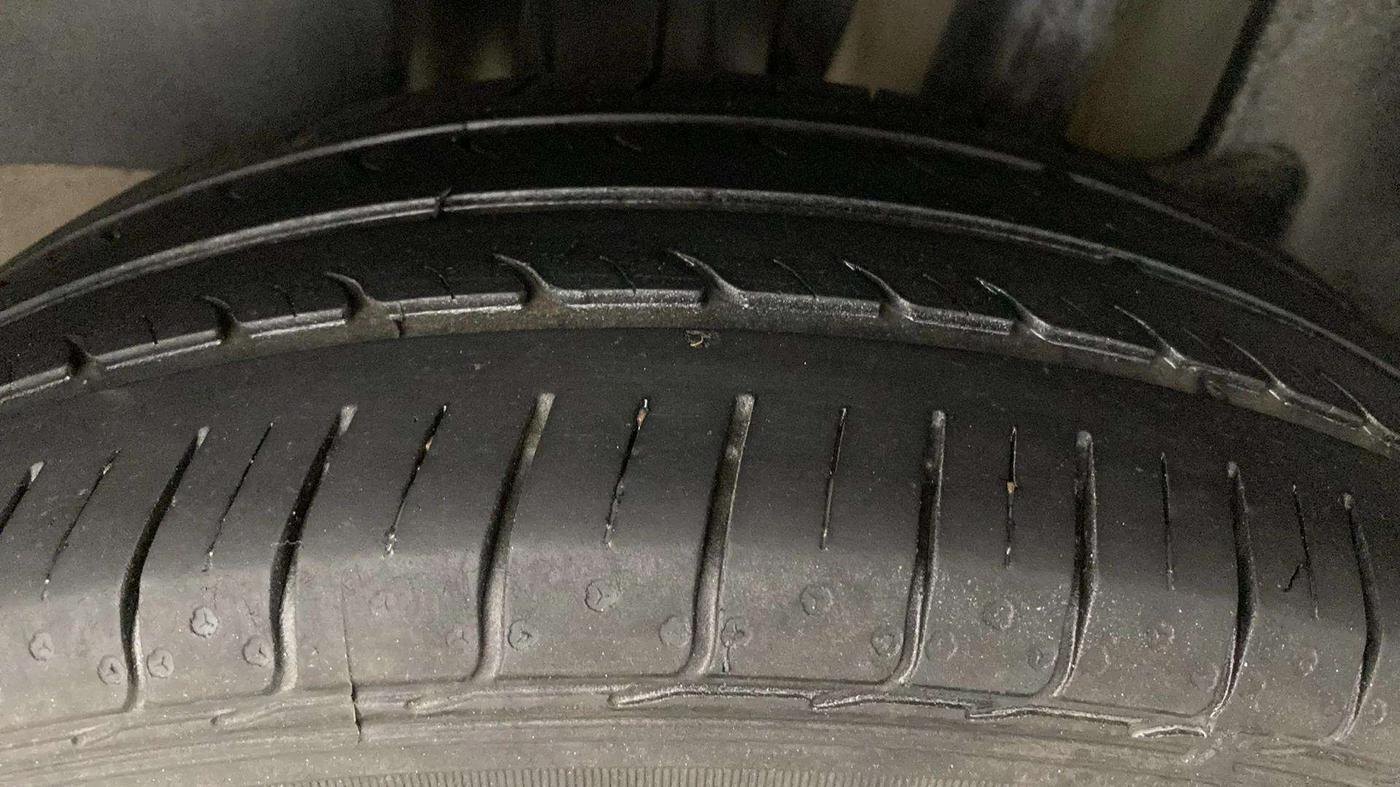 2018 Maruti Swift ZXI, Petrol, Manual, 56,447 km, Left Rear Tyre Tread