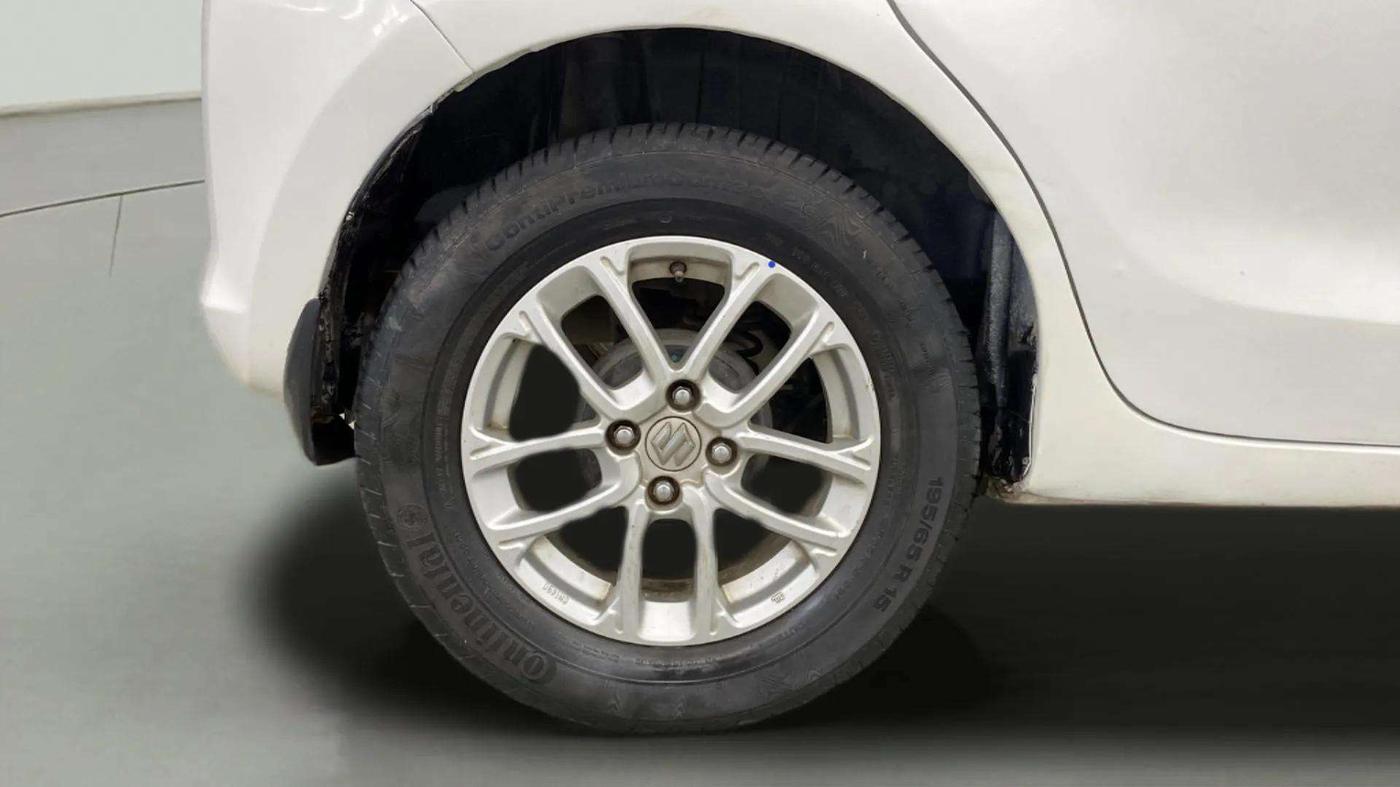 2018 Maruti Swift ZXI, Petrol, Manual, 56,447 km, Right Rear Wheel