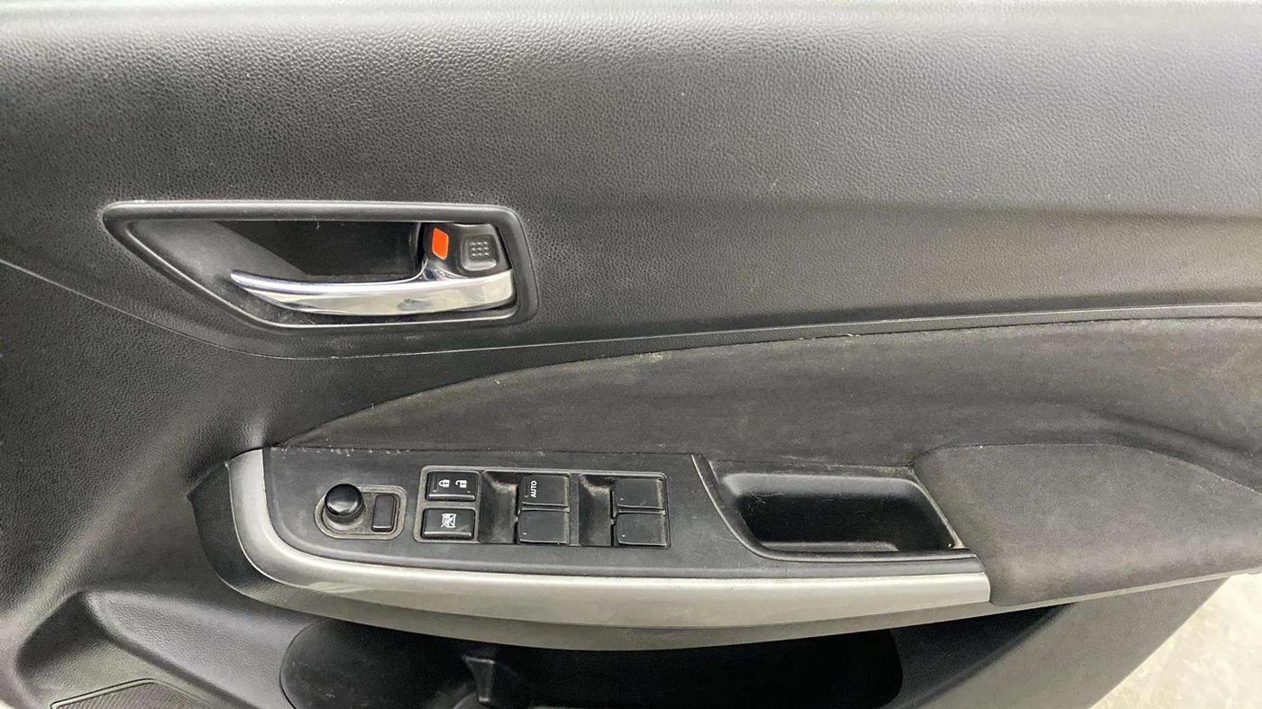 2018 Maruti Swift ZXI, Petrol, Manual, 56,447 km, Driver Side Door Panels Control