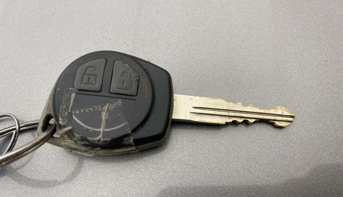 2015 Maruti Swift VXI, Petrol, Manual, 75,318 km, Key Close Up