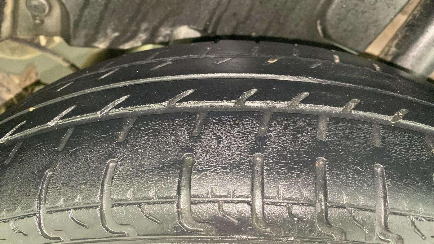 2015 Maruti Swift VXI, Petrol, Manual, 75,744 km, Right Rear Tyre Tread