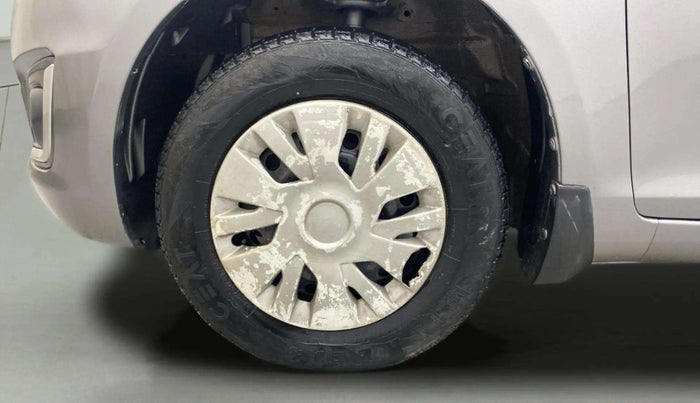2015 Maruti Swift VXI, Petrol, Manual, 75,318 km, Left Front Wheel