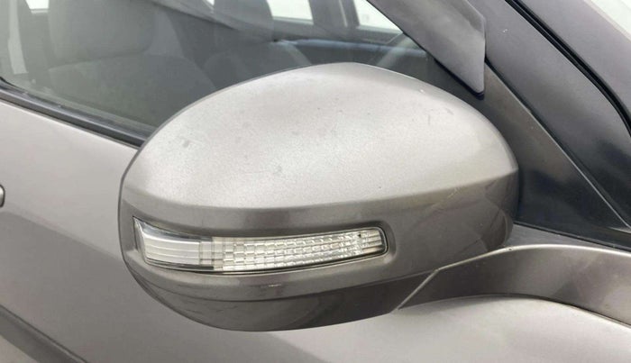 2015 Maruti Swift VXI, Petrol, Manual, 75,318 km, Right rear-view mirror - Folding motor not working