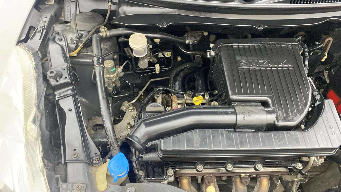 2015 Maruti Swift VXI, Petrol, Manual, 75,744 km, Engine View - Right