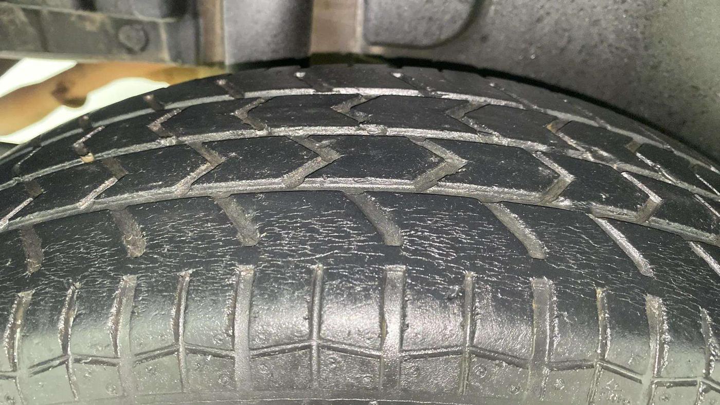 2015 Maruti Swift VXI, Petrol, Manual, 75,744 km, Left Rear Tyre Tread