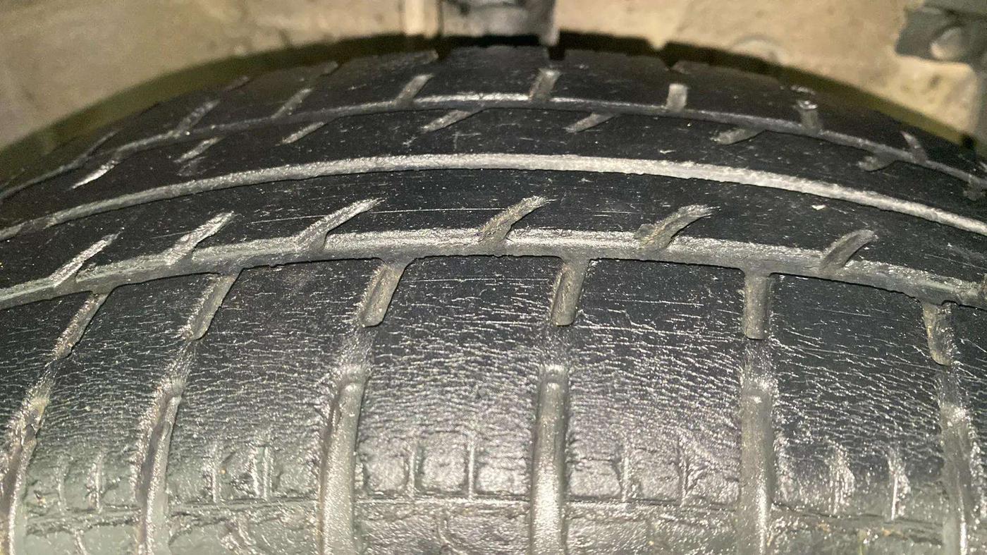 2015 Maruti Swift VXI, Petrol, Manual, 75,744 km, Right Front Tyre Tread