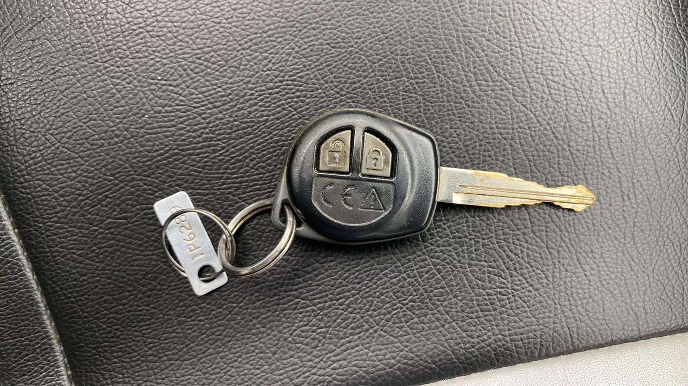 2017 Maruti Baleno DELTA CVT PETROL 1.2, Petrol, Automatic, 35,246 km, Key Close Up