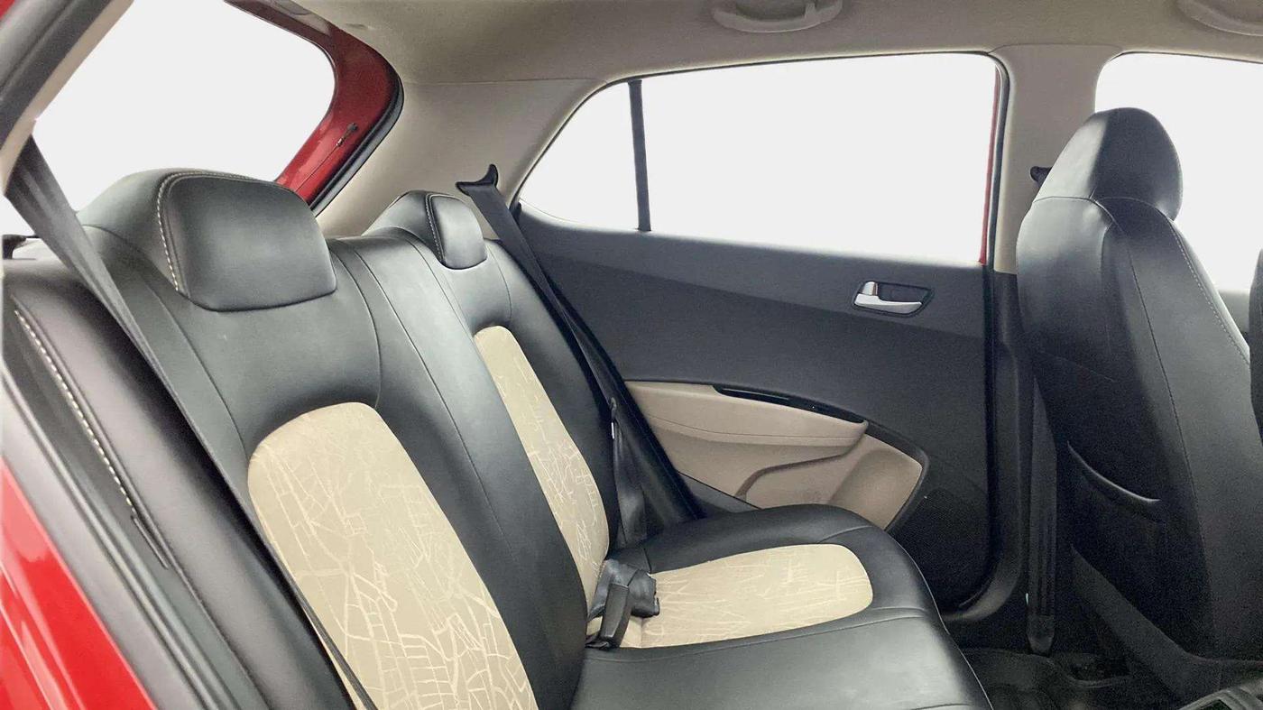 2018 Hyundai Grand i10 SPORTZ 1.2 KAPPA VTVT, Petrol, Manual, 24,408 km, Right Side Rear Door Cabin