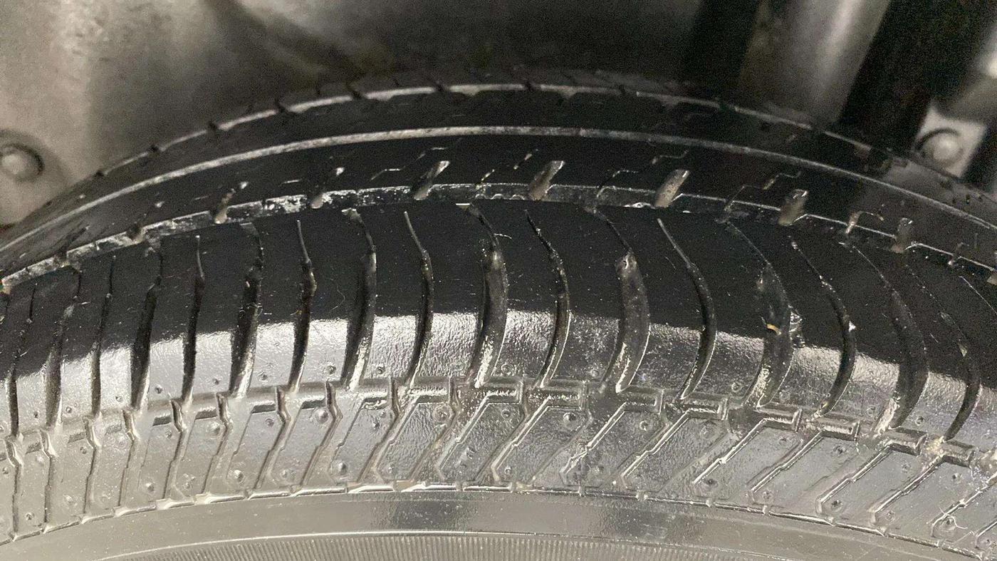 2013 Maruti Swift Dzire VXI, Petrol, Manual, 22,430 km, Left Rear Tyre Tread