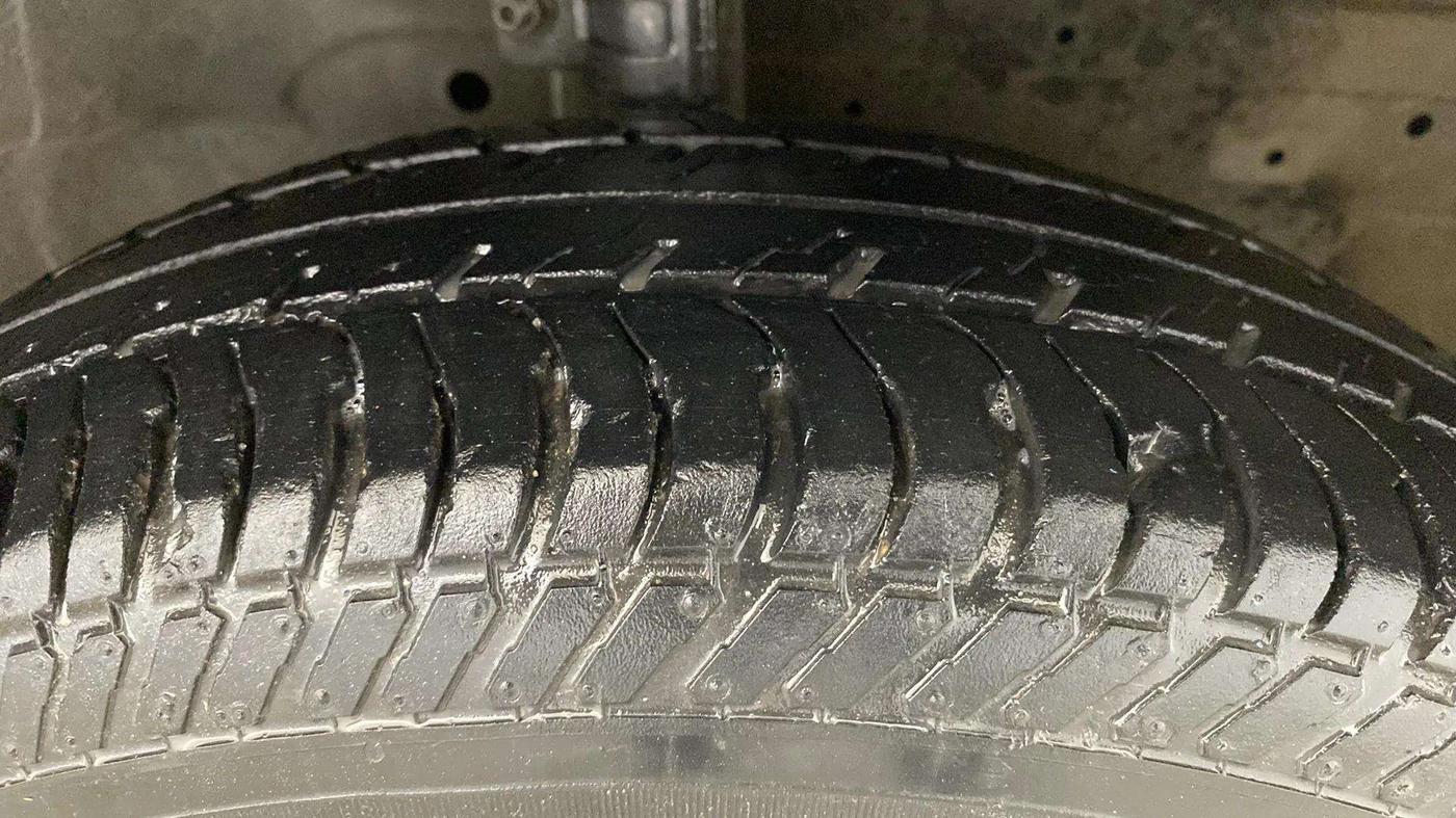 2013 Maruti Swift Dzire VXI, Petrol, Manual, 22,430 km, Right Front Tyre Tread