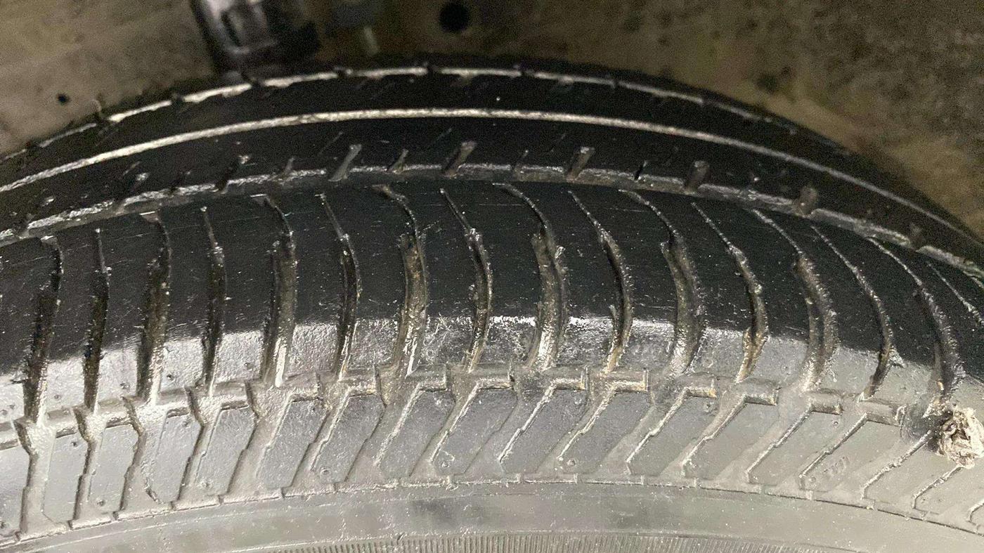 2013 Maruti Swift Dzire VXI, Petrol, Manual, 22,430 km, Left Front Tyre Tread